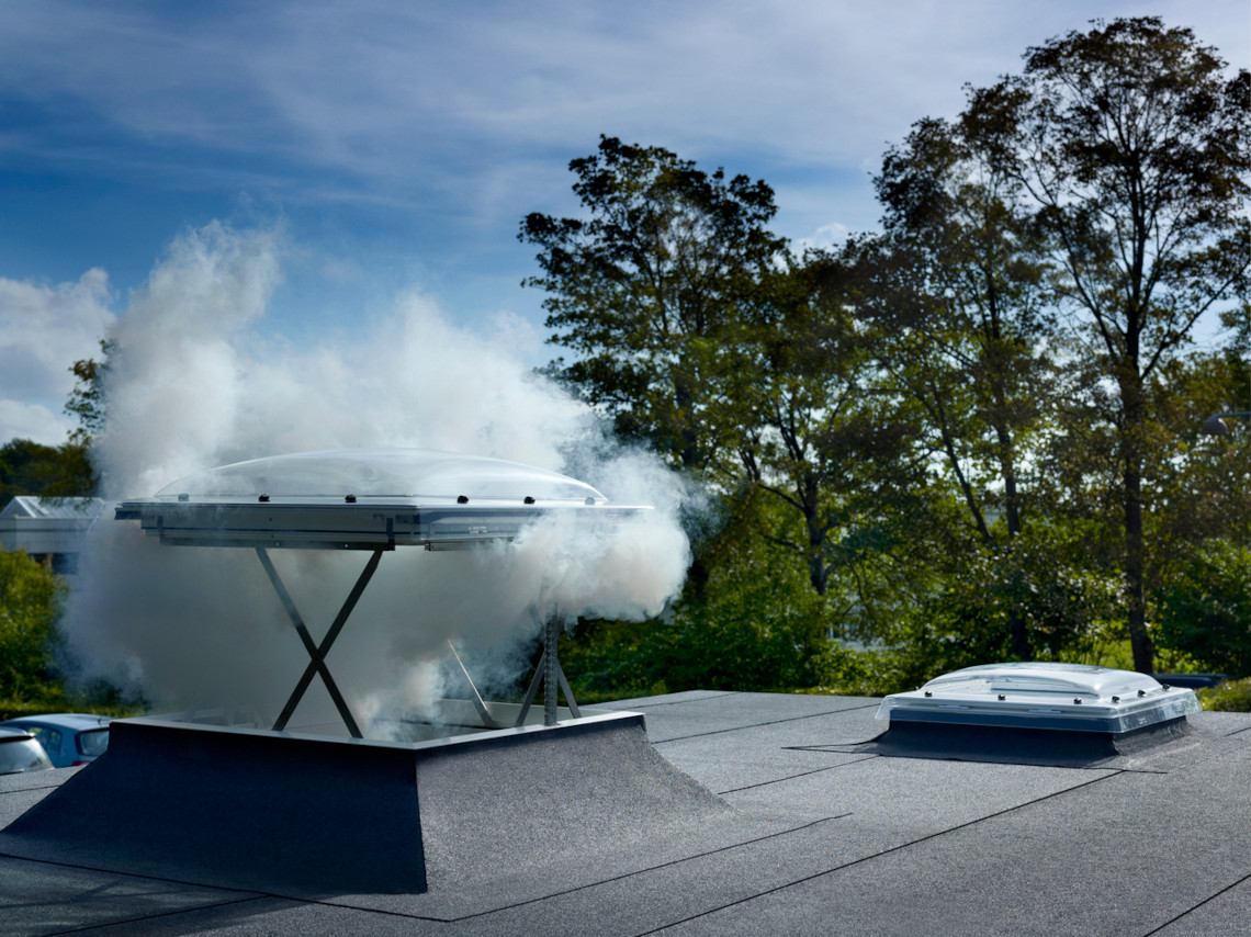 Finestra per tetti piani Velux per evacuazione fumo e calore